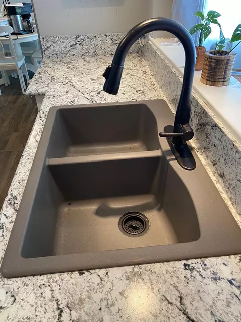 Kitchen - 815 Coutant, Flushing, MI 48433 photo 3 of 4