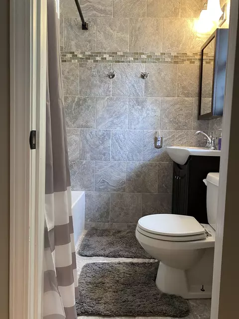 Bath - 815 Coutant, Flushing, MI 48433 photo 2 of 2