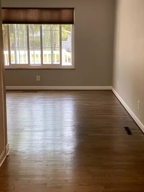 Living - 815 Coutant, Flushing, MI 48433 photo 4 of 7