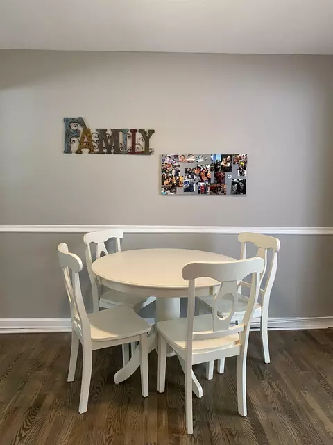 Dining - 815 Coutant, Flushing, MI 48433 photo 1 of 1
