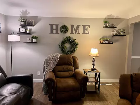 Living - 815 Coutant, Flushing, MI 48433 photo 1 of 7