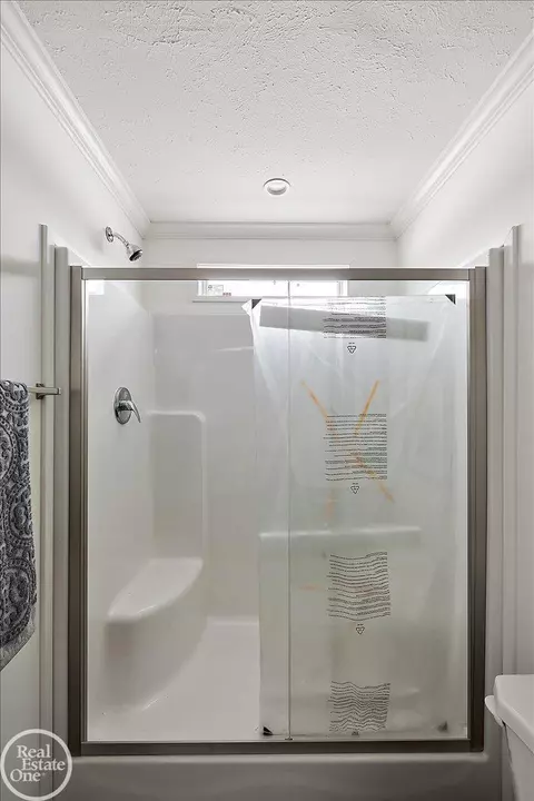 Bath - 4101 Sugar Maple UNIT 1, Flint, MI 48506 photo 3 of 6