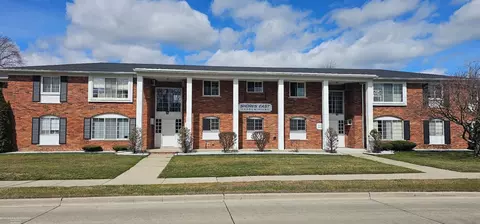 22025 11 Mile #13, Saint Clair Shores, MI 48081