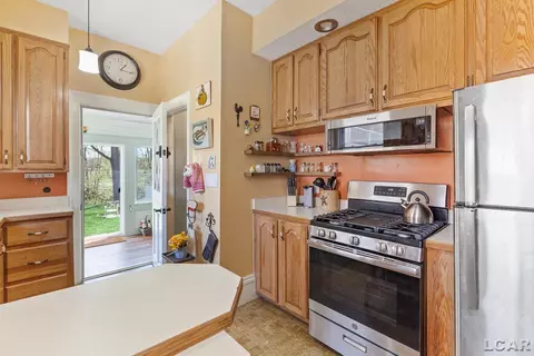 Kitchen - 424 N Evans, Tecumseh, MI 49286 photo 2 of 4