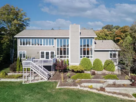 1750 Harbour Vw, Marquette, MI 49855