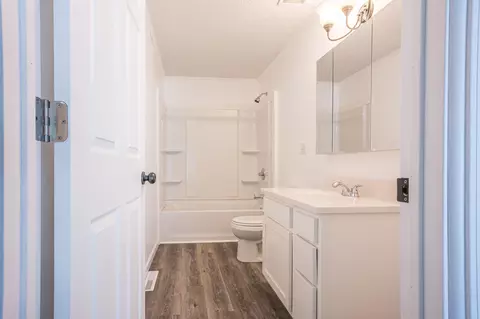 Bath - 711 N N Spg, Gladwin, MI 48624 photo 1 of 4