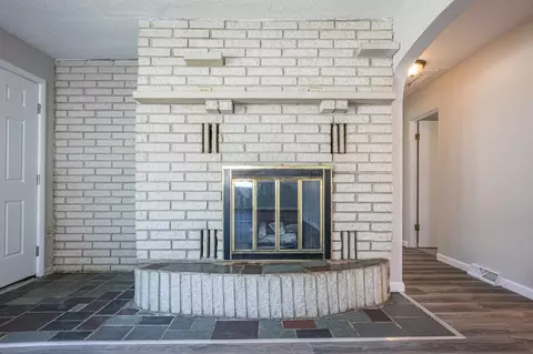 Living - 711 N N Spg, Gladwin, MI 48624 photo 6 of 6