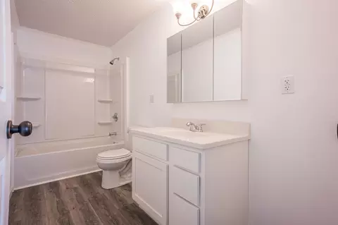 Bath - 711 N N Spg, Gladwin, MI 48624 photo 2 of 4