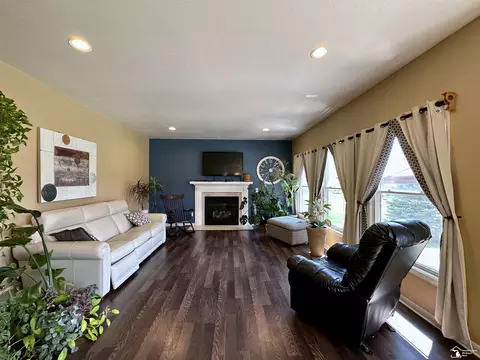 Living - 429 W Hurd, Monroe, MI 48162 photo 4 of 6