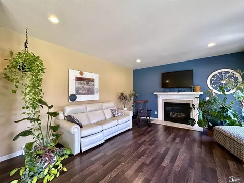 Living - 429 W Hurd, Monroe, MI 48162 photo 6 of 6