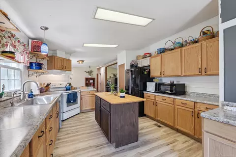 16400 Roehl, Capac, MI 48014 photo 14