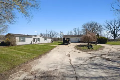16400 Roehl, Capac, MI 48014 photo 2