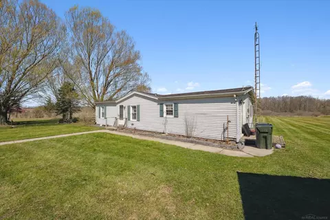 16400 Roehl, Capac, MI 48014 photo 5