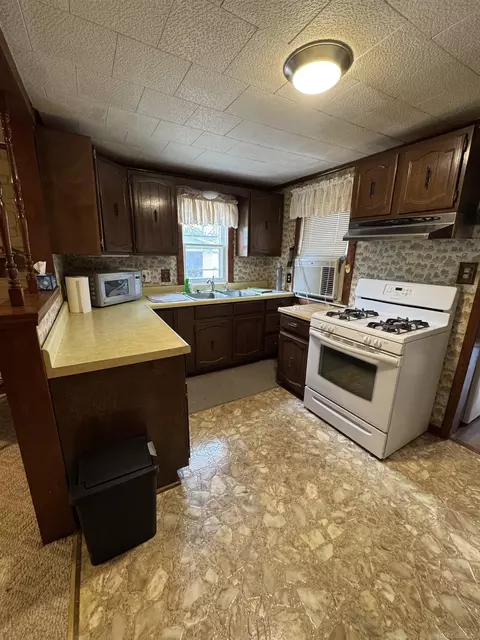 Kitchen - 6772 Wickert, Hale, MI 48739 photo 2 of 2