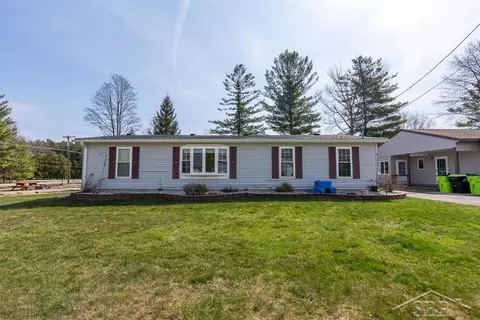 5261 Deer, Beaverton, MI 48612