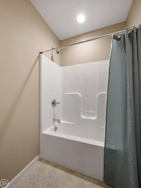 Bath - 1276 Strieter, Ann Arbor, MI 48103 photo 15 of 16