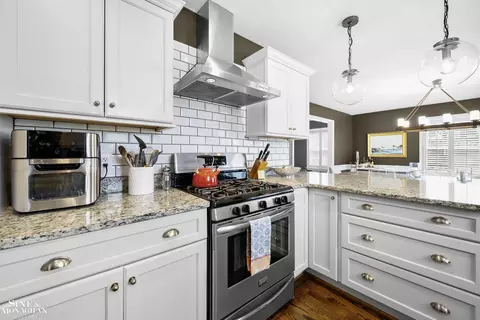 Kitchen - 90 Stanton, Grosse Pointe Farms, MI 48236 photo 4 of 4