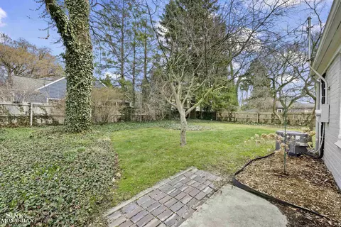 Exterior - 90 Stanton, Grosse Pointe Farms, MI 48236 photo 5 of 6