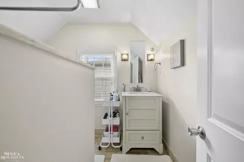 Bath - 90 Stanton, Grosse Pointe Farms, MI 48236 photo 5 of 5