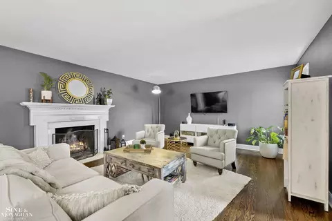 Living - 90 Stanton, Grosse Pointe Farms, MI 48236 photo 2 of 4