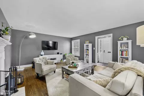Living - 90 Stanton, Grosse Pointe Farms, MI 48236 photo 3 of 4