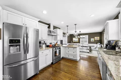 Kitchen - 90 Stanton, Grosse Pointe Farms, MI 48236 photo 3 of 4