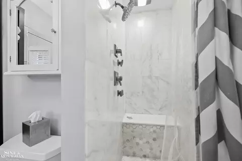 Bath - 90 Stanton, Grosse Pointe Farms, MI 48236 photo 3 of 5