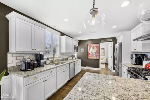 Kitchen - 90 Stanton, Grosse Pointe Farms, MI 48236 photo 2 of 4
