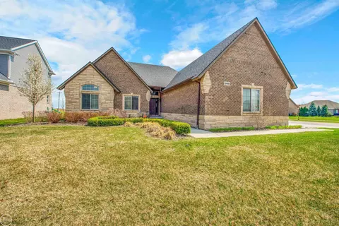 39988 W Offshore, Harrison Township, MI 48045