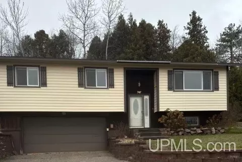 747 White, Ishpeming, MI 49849