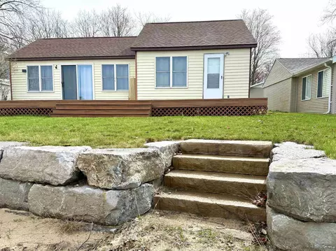 Exterior - 2775 Lakeshore, Gladwin, MI 48624 photo 5 of 10