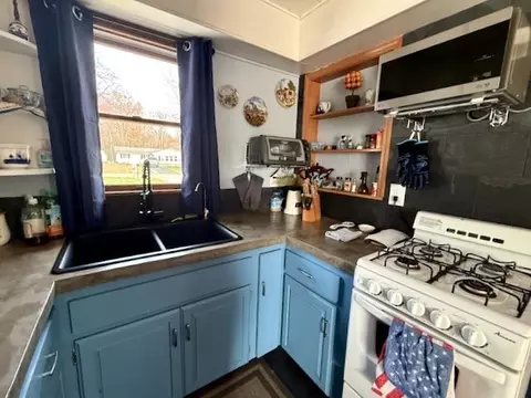 Kitchen - 2775 Lakeshore, Gladwin, MI 48624 photo 4 of 6