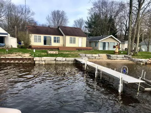 Exterior - 2775 Lakeshore, Gladwin, MI 48624 photo 4 of 10