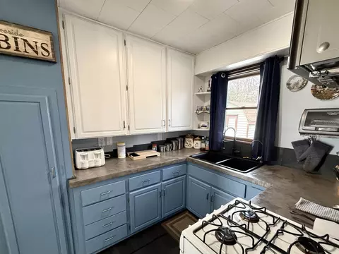 Kitchen - 2775 Lakeshore, Gladwin, MI 48624 photo 5 of 6