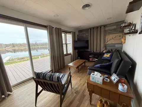 Living - 2775 Lakeshore, Gladwin, MI 48624 photo 2 of 5