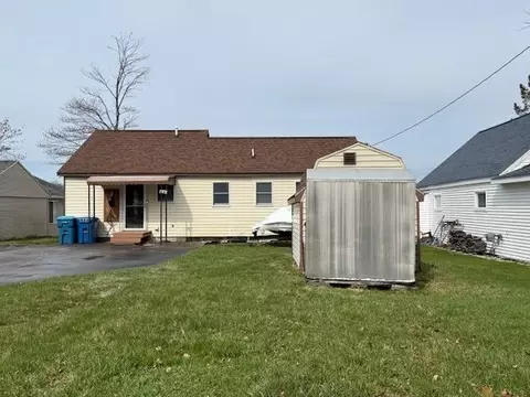 Exterior - 2775 Lakeshore, Gladwin, MI 48624 photo 8 of 10