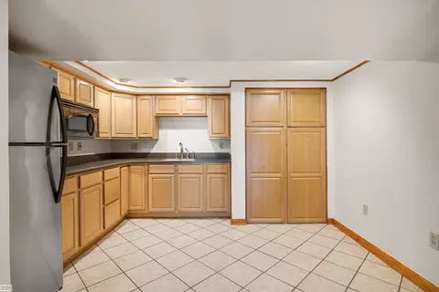 Kitchen - 6969 Clock Gate, Troy, MI 48098 photo 4 of 4