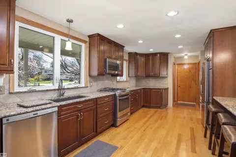 Kitchen - 6969 Clock Gate, Troy, MI 48098 photo 1 of 4