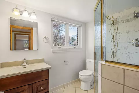Bath - 6969 Clock Gate, Troy, MI 48098 photo 5 of 6