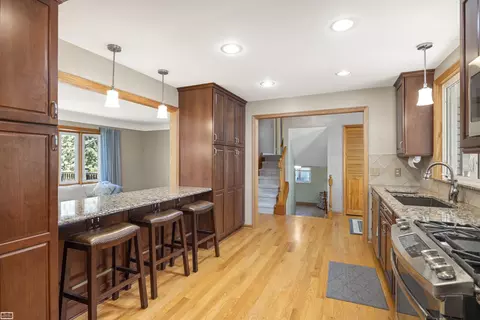 Kitchen - 6969 Clock Gate, Troy, MI 48098 photo 2 of 4