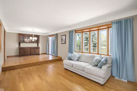 Living - 6969 Clock Gate, Troy, MI 48098 photo 2 of 5