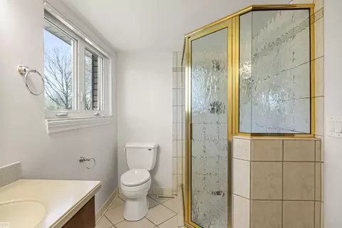 Bath - 6969 Clock Gate, Troy, MI 48098 photo 4 of 6