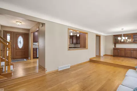 Living - 6969 Clock Gate, Troy, MI 48098 photo 1 of 5
