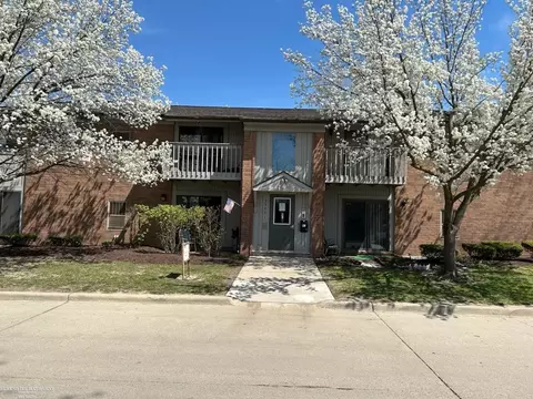 35471 Hickory Woods, Clinton Township, MI 48035