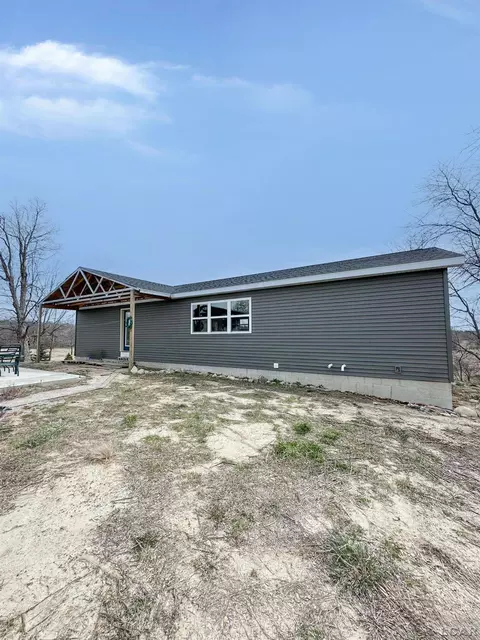 7640 S Lake Pleasant, Osseo, MI 49266