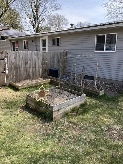 Exterior - 103 E Ohio, Farwell, MI 48622 photo 2 of 3