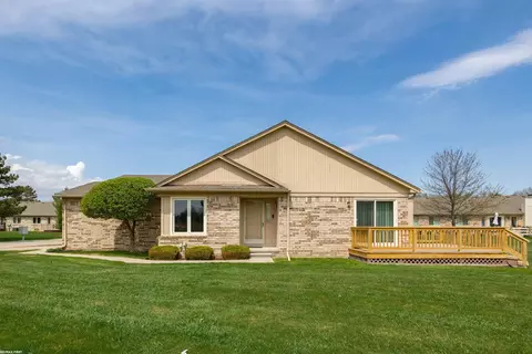 41212 Whispering Oaks, Clinton Township, MI 48038