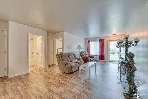 Living - 3271 Seminole, Monroe, MI 48162 photo 1 of 1