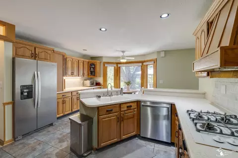 Kitchen - 6688 Keithcrest, Temperance, MI 48182 photo 1 of 4