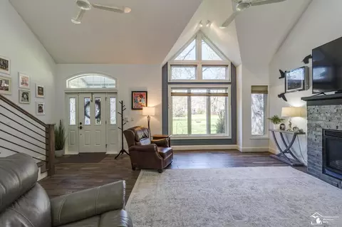 Entry Way - 6688 Keithcrest, Temperance, MI 48182 photo 2 of 7